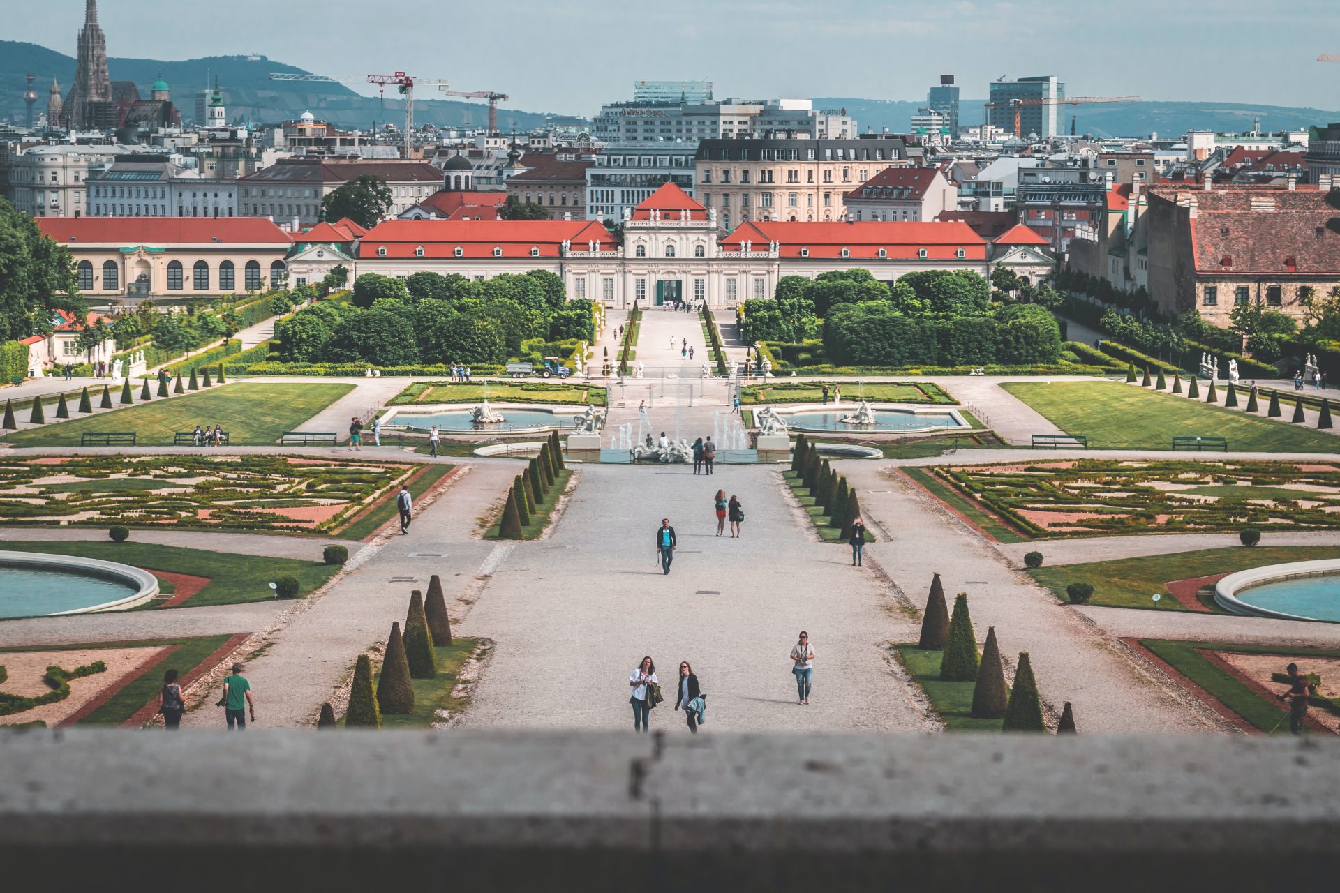 Ljudi šetaju u Austriji